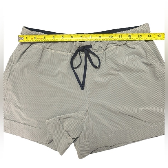 Athleta Beachside Shorts Drawstring Waist small Pinstripe Beach Gym Wome… - Picture 12 of 12